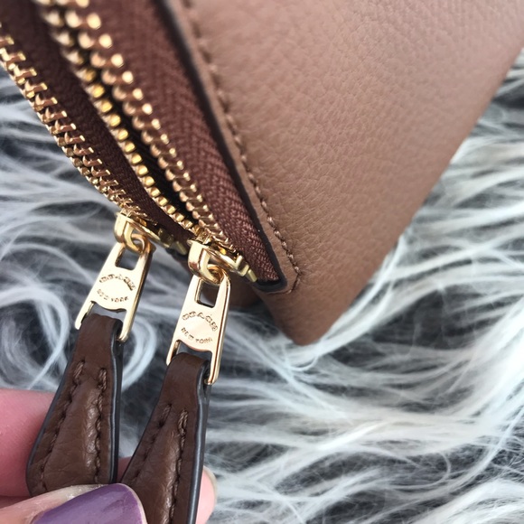 NWT Coach Double Corner Zip Wrislet - Picture 6 of 12